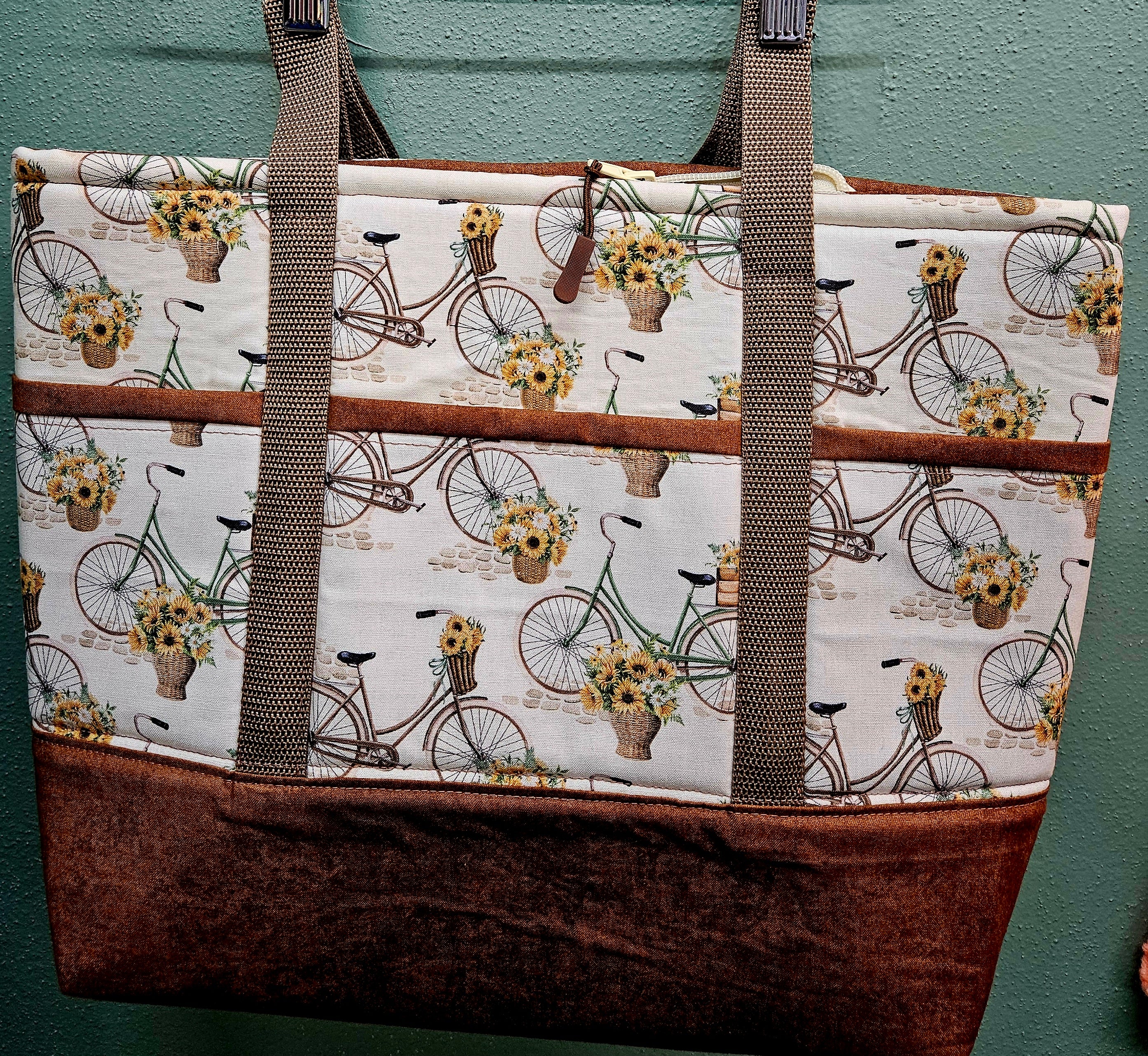 Large Tote With Zipper