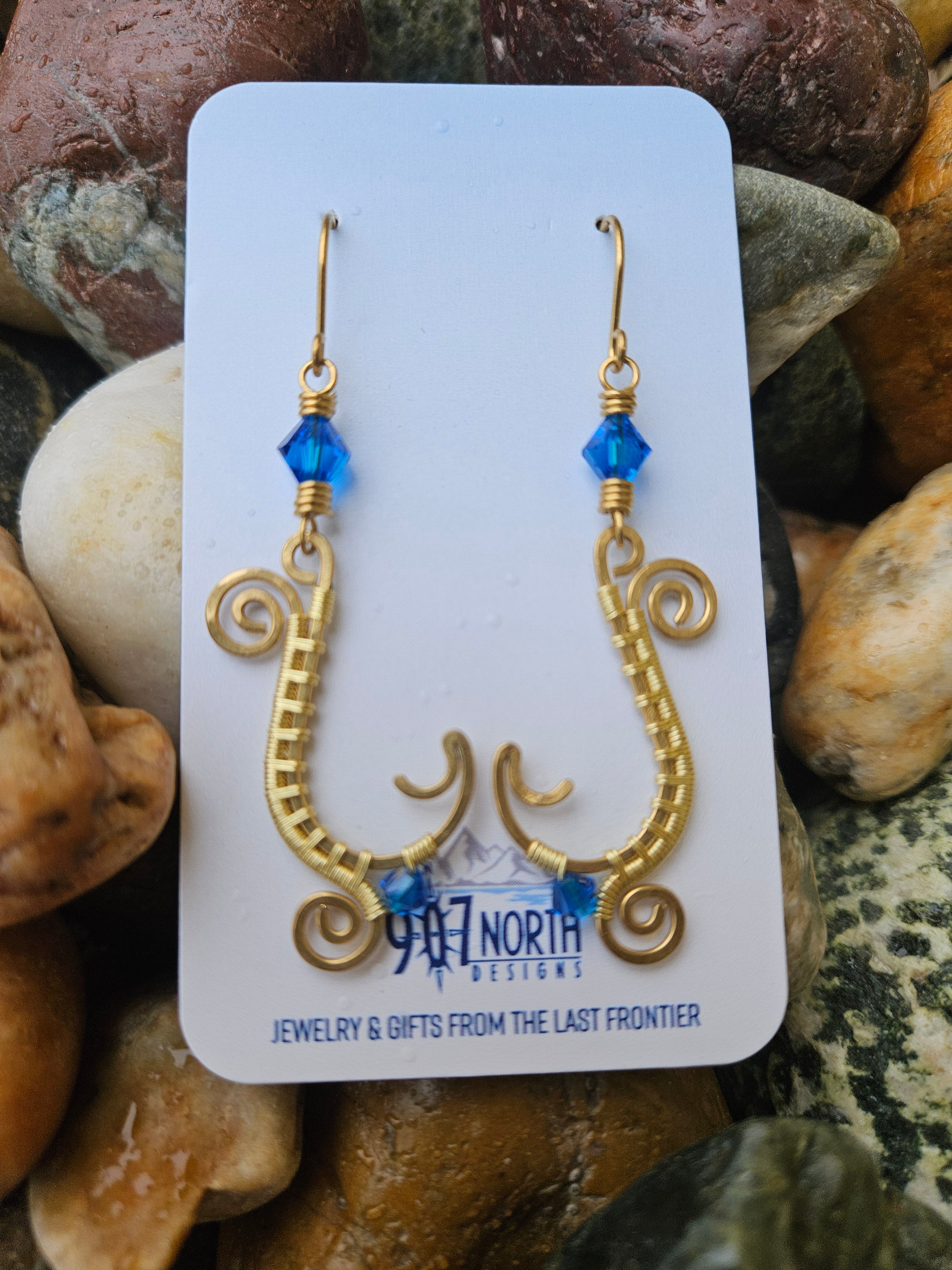 #1023A 907 lmm: fish hook earrings with blue