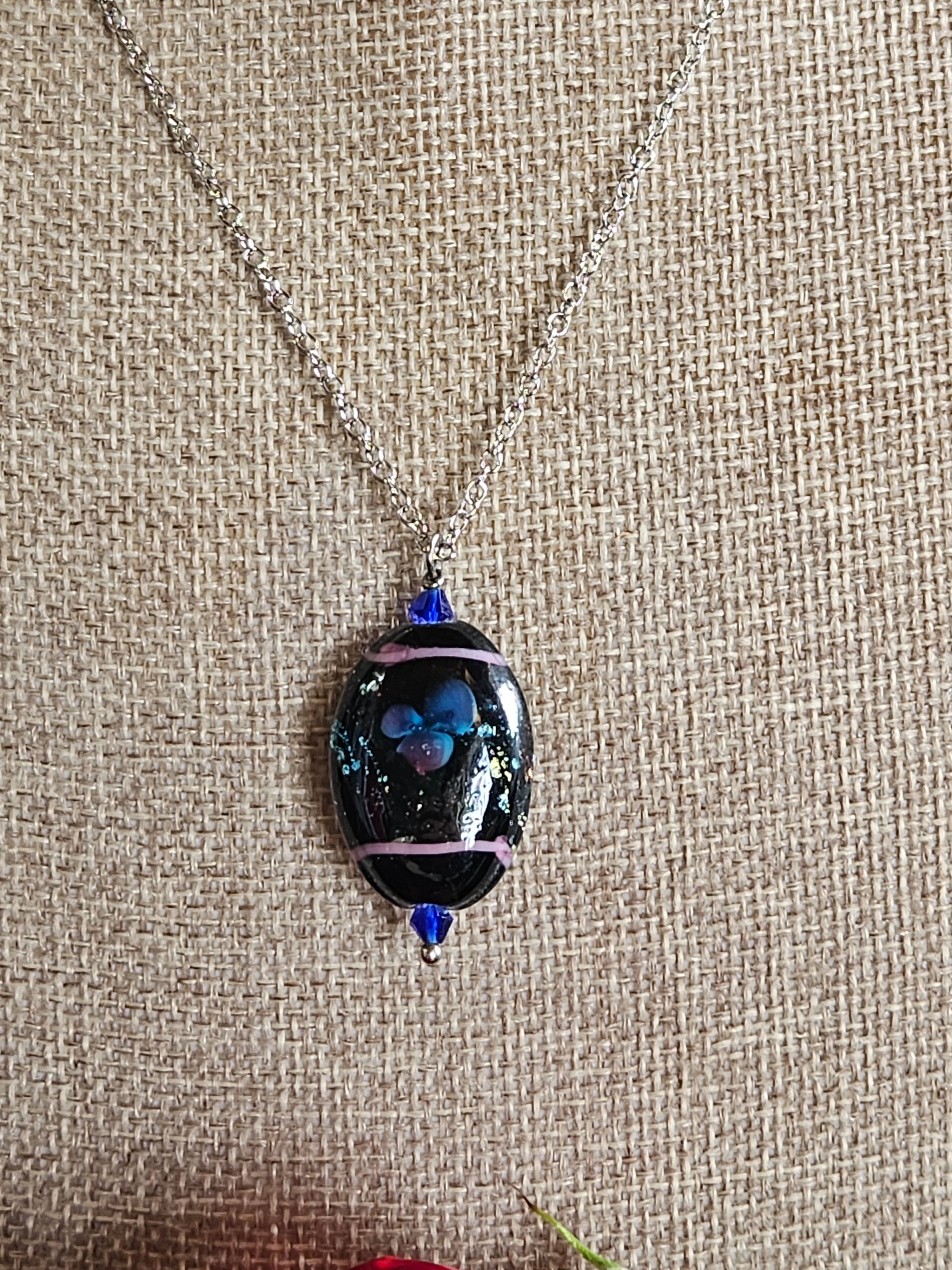 RH22: Lamp work pendant
