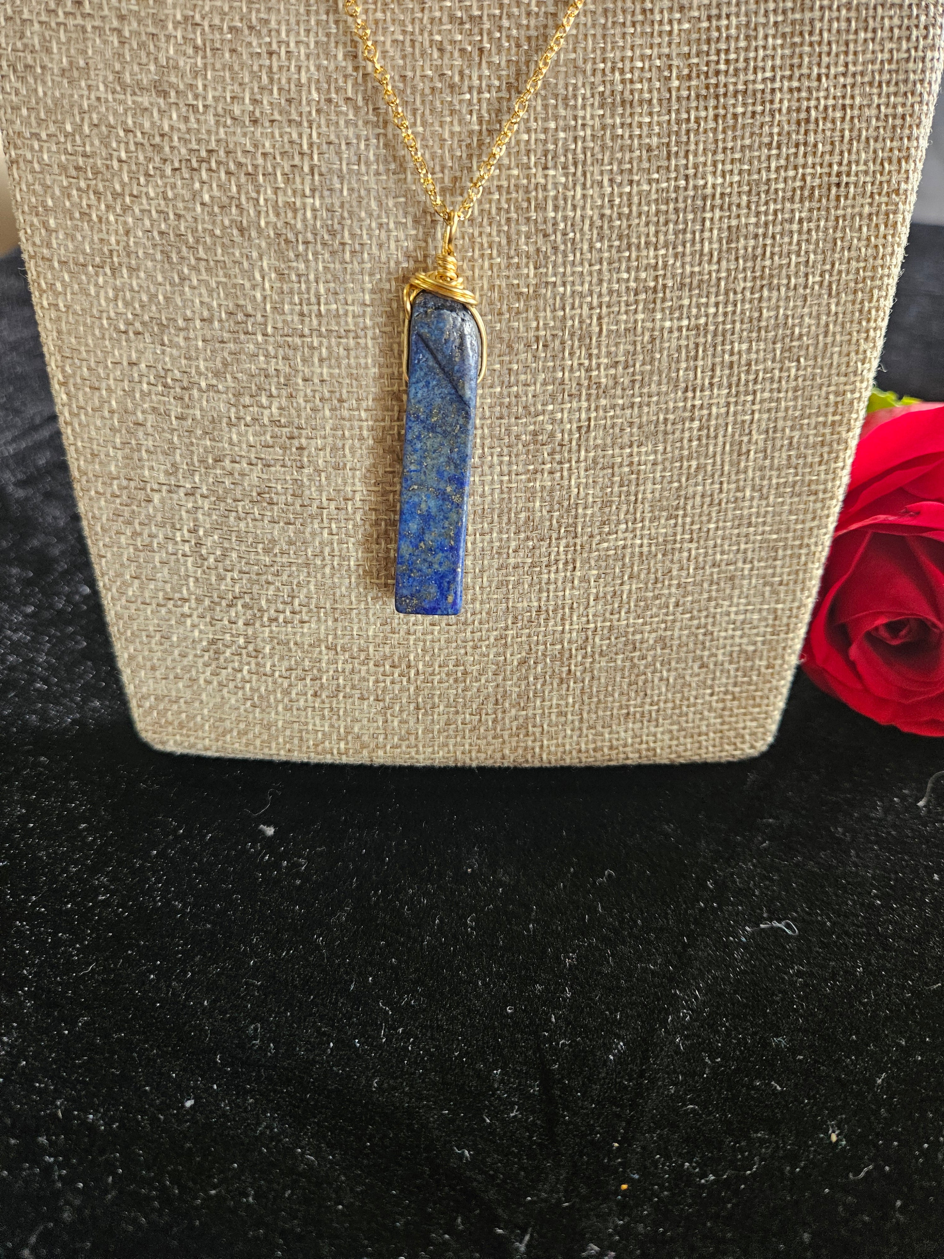 RH41: Lapis Lazuli, gold wire with 16 inch chain