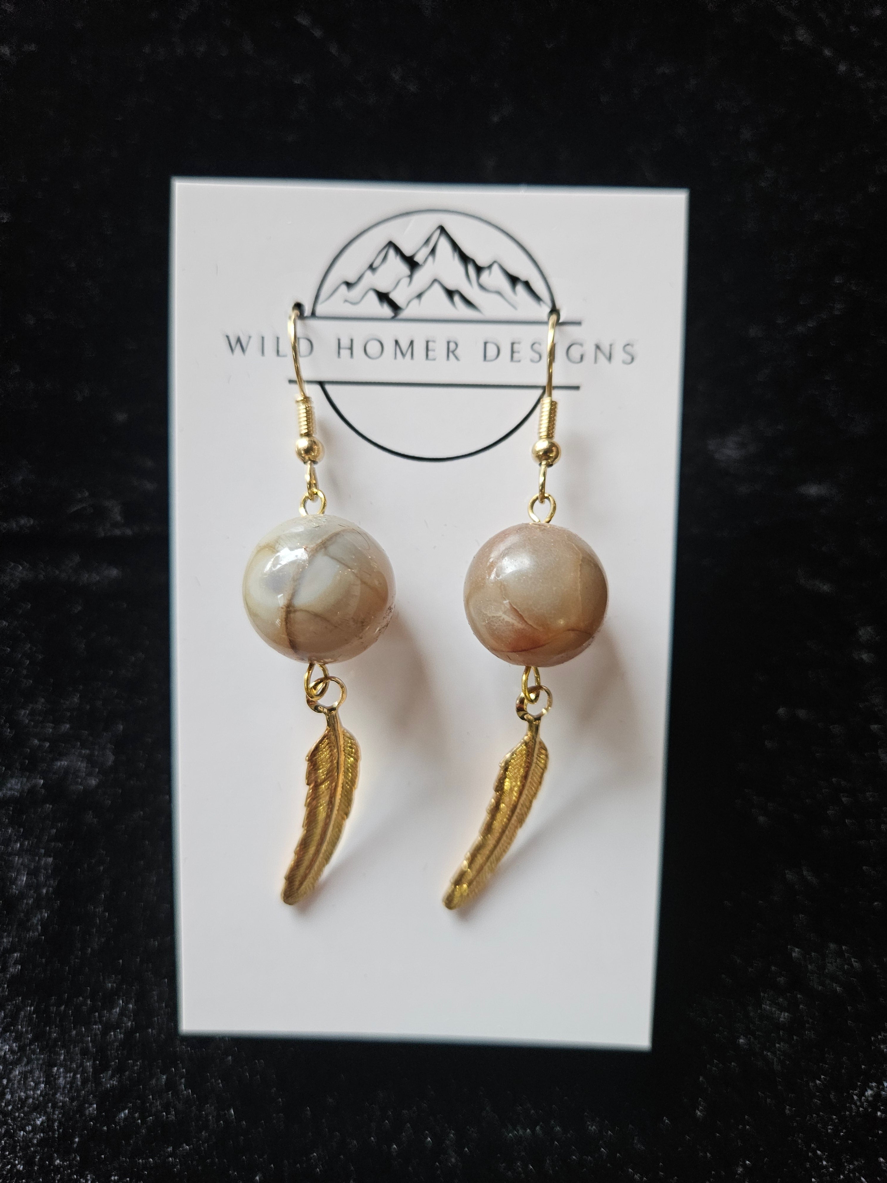LT10: Agate and feather earrings