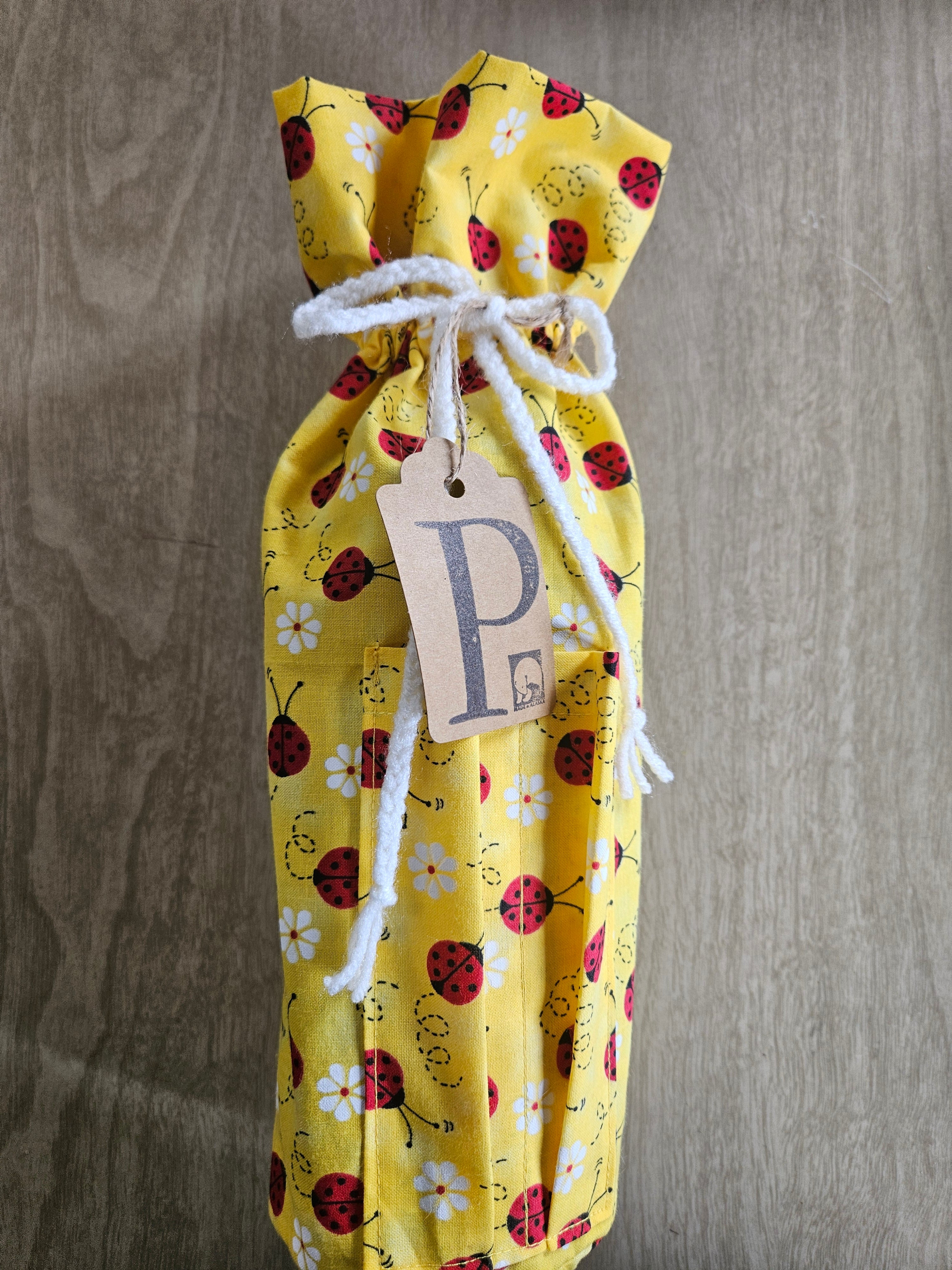 Seasonal Gift Bags With Candles