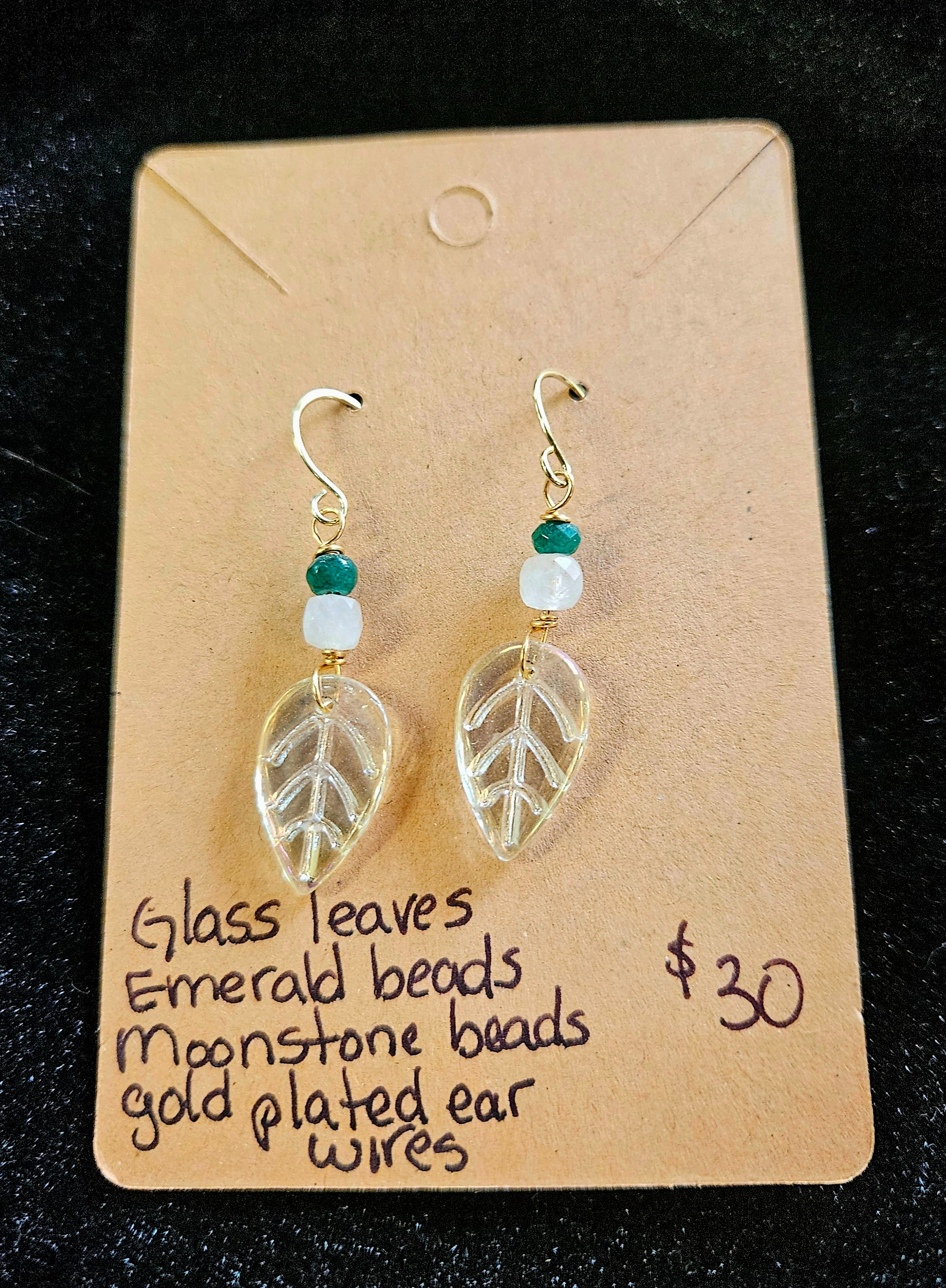 RH4 : Glass, emerald, and moonstone beads with gold plated wire