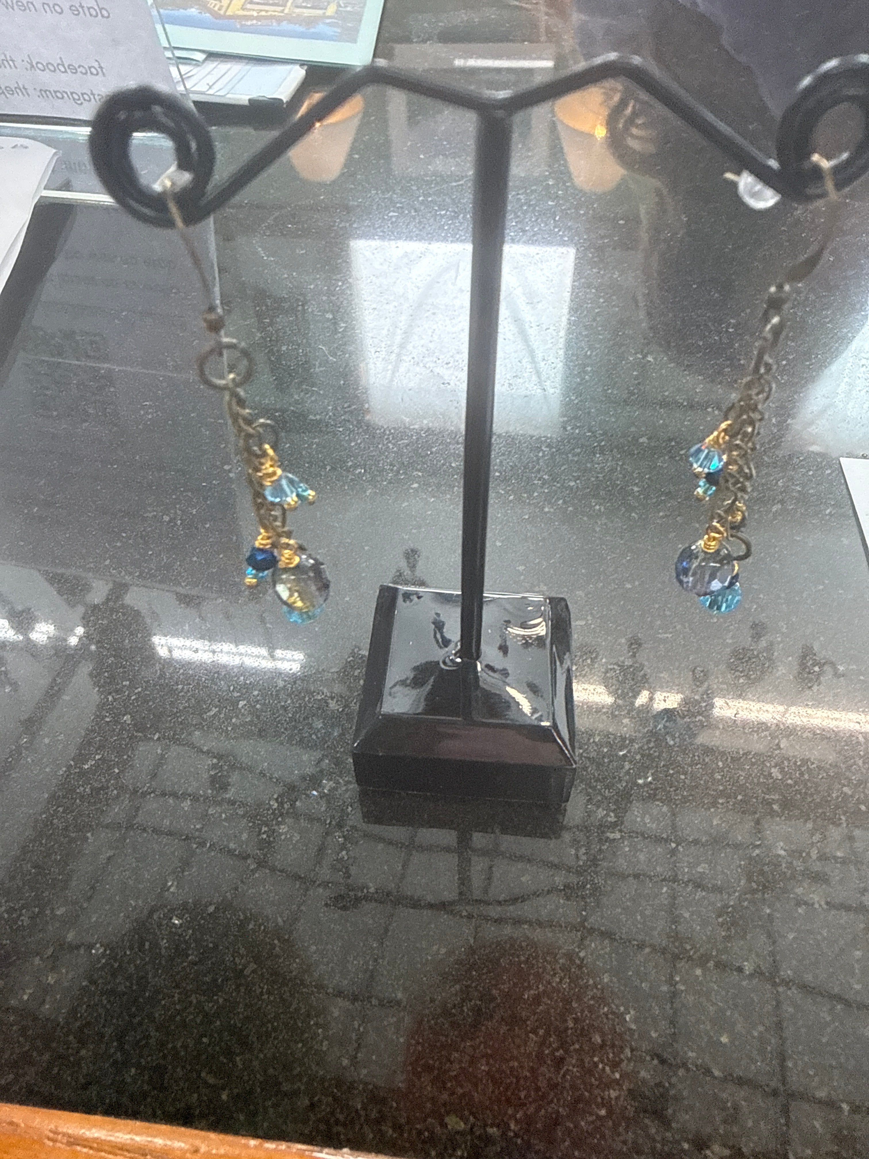 Earrings: Faceted glass beads in blues. Brass chain. E26