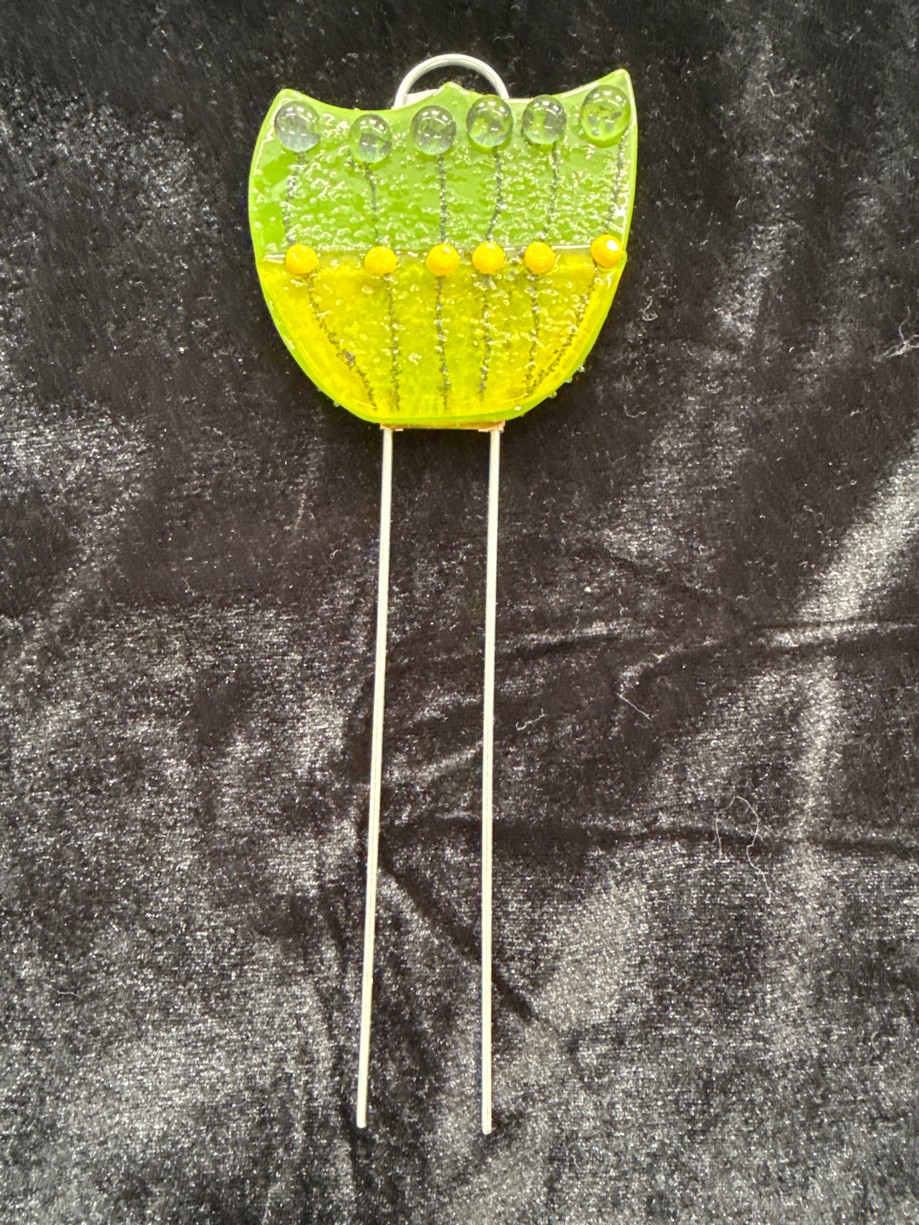 #253 two toned green plant stake