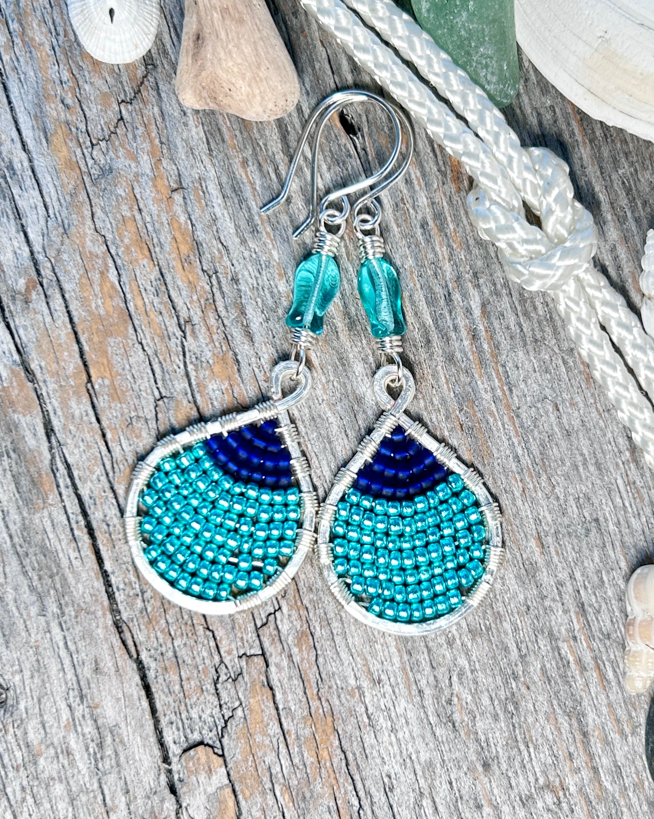 #1291 907 lmm Buoy Seed Bead, Large, Teal Shine & Navy with Aqua Clear Finsih