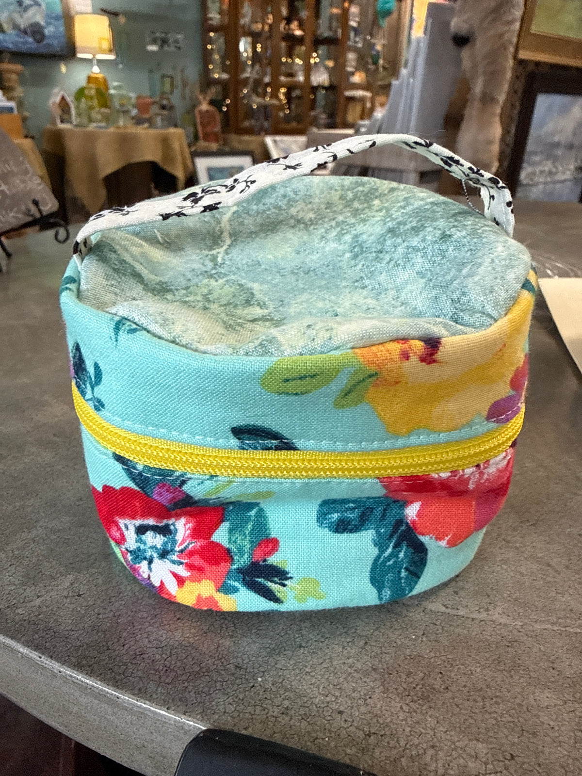 Small round zip pouch