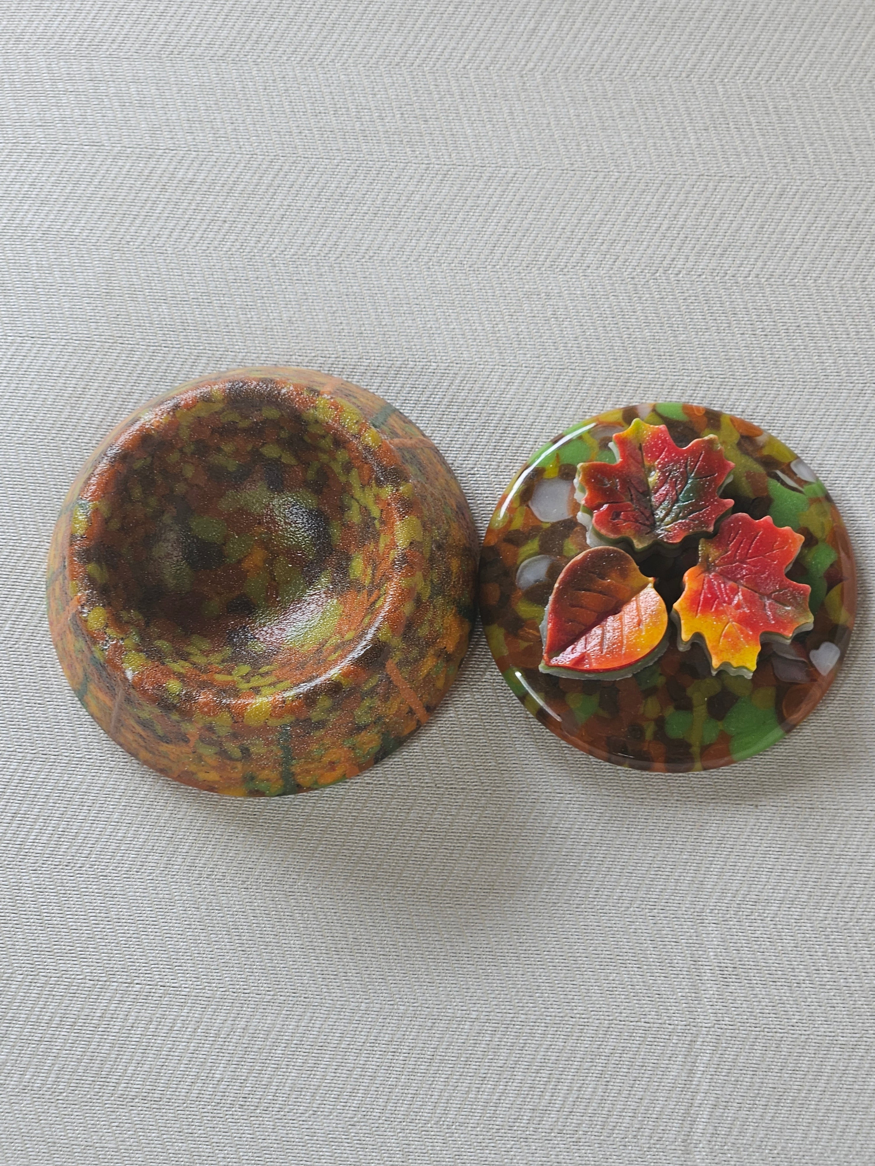 #137 Round Fall Color With Leaf Topper